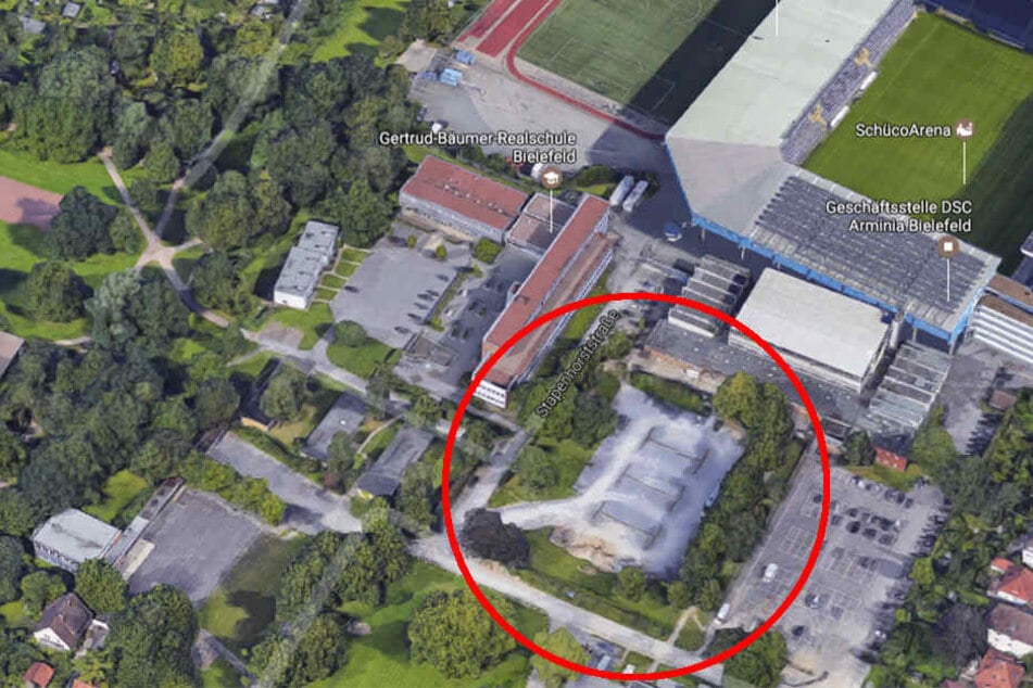 Direkt an der Südtribune der SchücoArena wird die neue Almsporthalle entstehen.
