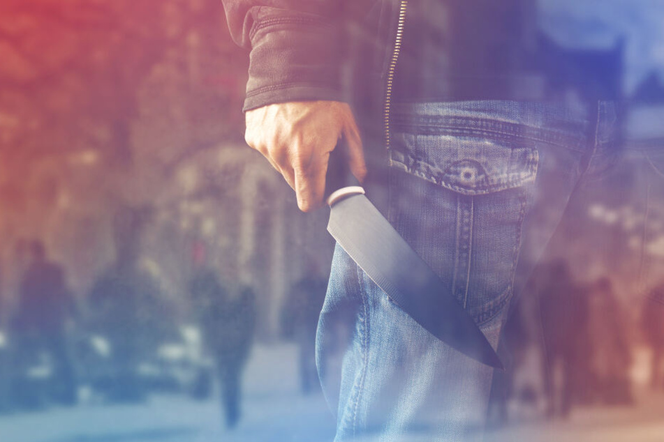 Der Asylbewerber stach mit einem Küchenmesser den Beamten brutal nieder. (Symbolbild)