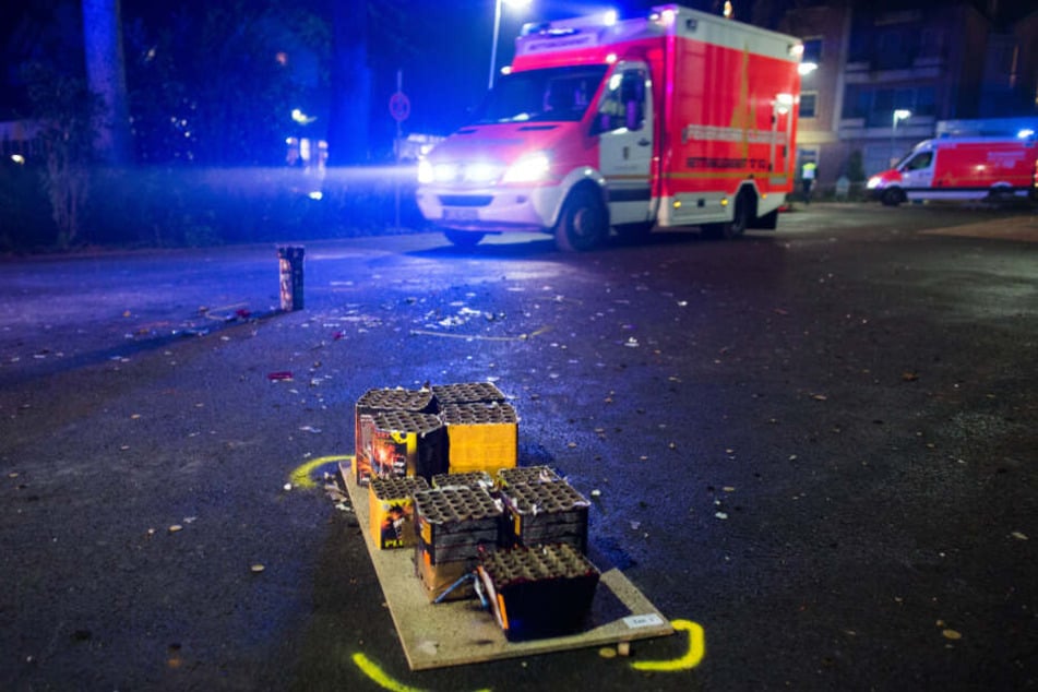 In der Silvesternacht sind Rettungskräfte im Dauereinsatz.