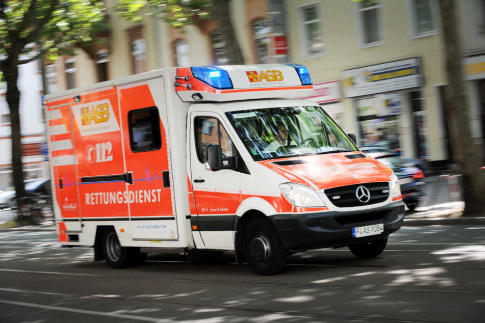 Das Mädchen wurde mit seinem Vater gemeinsam in ein Krankenhaus gebracht. (Symbolbild)