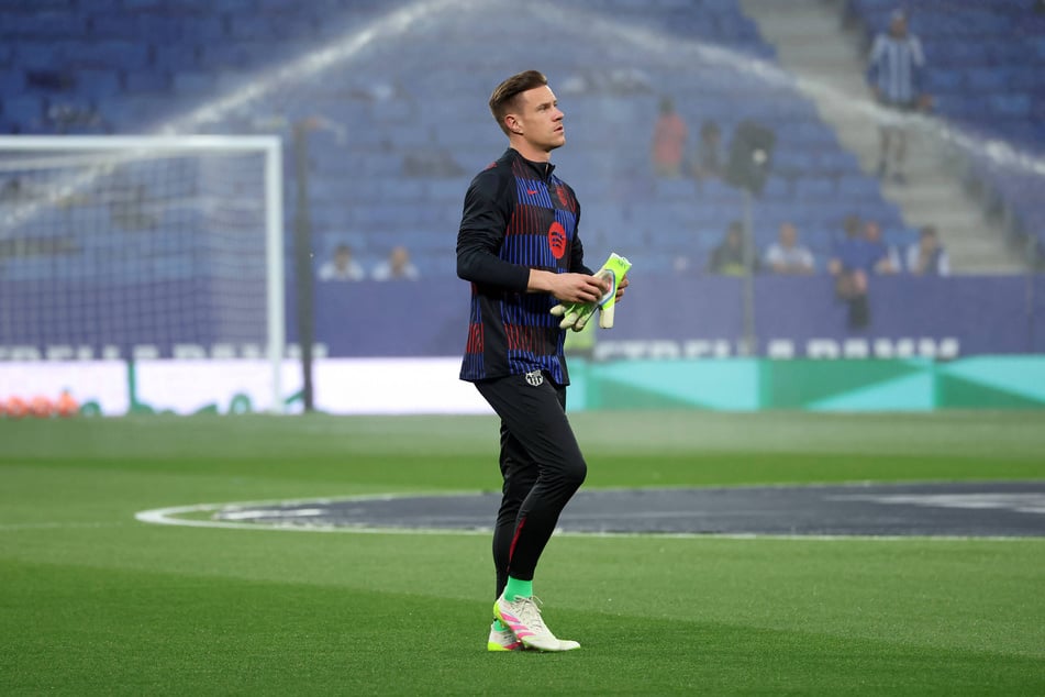 Marc-André ter Stegen (33) verweigert seine Unterschrift unter einem medizinischen Bericht. Nun droht ihm ein Disziplinarverfahren und eine interne Sanktion beim FC Barcelona.