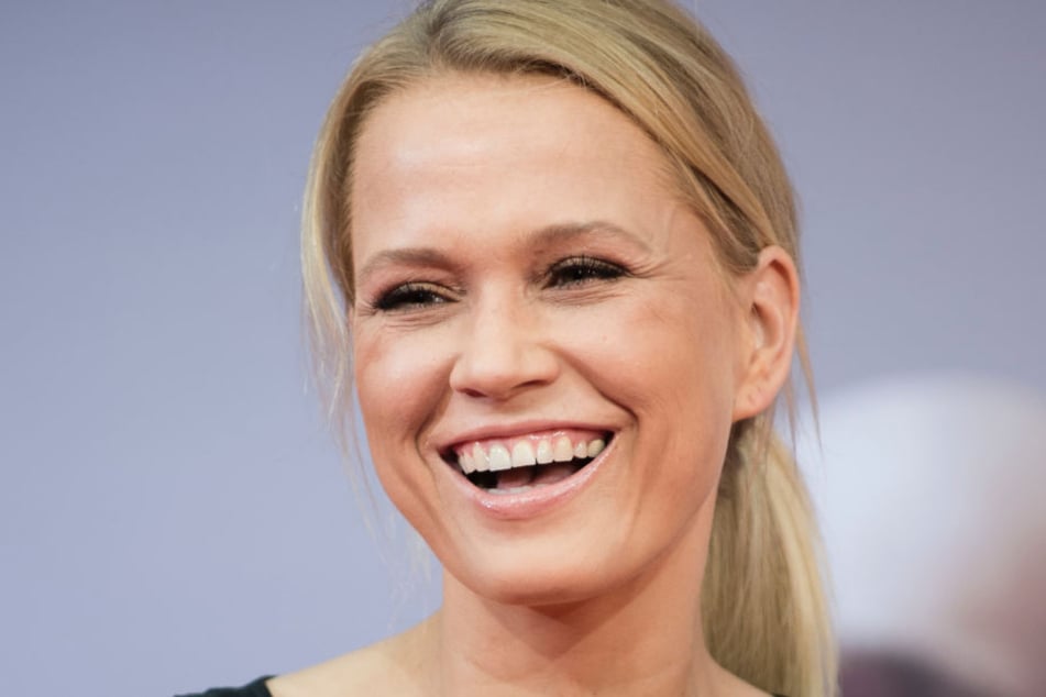 Nova Meierhenrich hat sich am Finger verletzt.