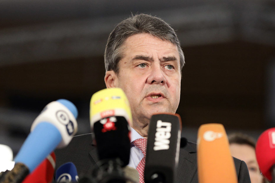 Sigmar Gabriel, Bundesaußenminister (SPD), äußert sich auf einer Pressekonferenz zur Freilassung von Deniz Yücel.