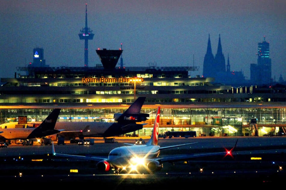 Hagel und Eisregen sorgten auf dem Flughafen Köln/Bonn für Verspätungen.