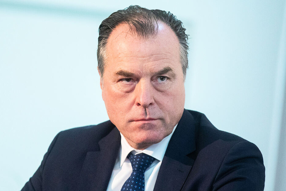Schalke-Boss Tönnies entschuldigte sich mittlerweile über mehrere Kanäle.