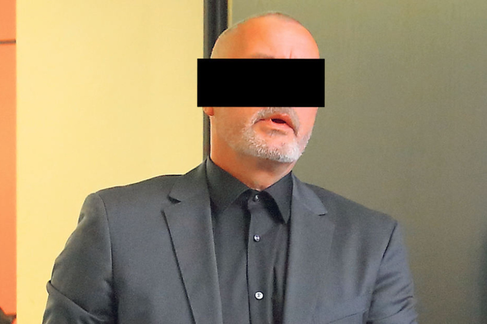 Seit Monaten ist Hauptmeister Roland G. (50) schon suspendiert. Sein
Disziplinarverfahren läuft noch.