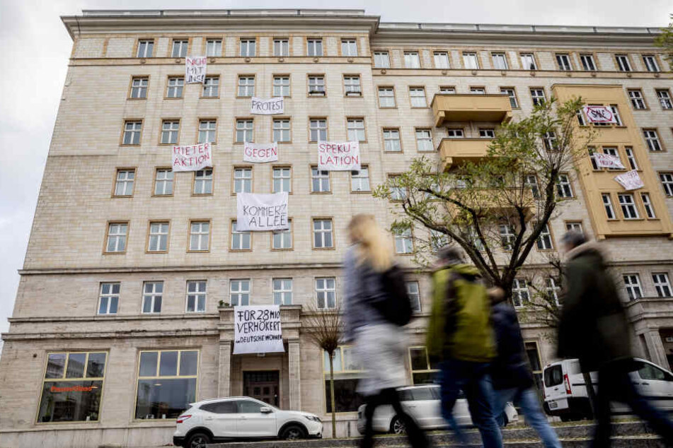 Die Stadt Berlin hat nach Mieter-Protesten 670 Wohnungen in der Karl-Marx-Allee gekauft (Symbobild).