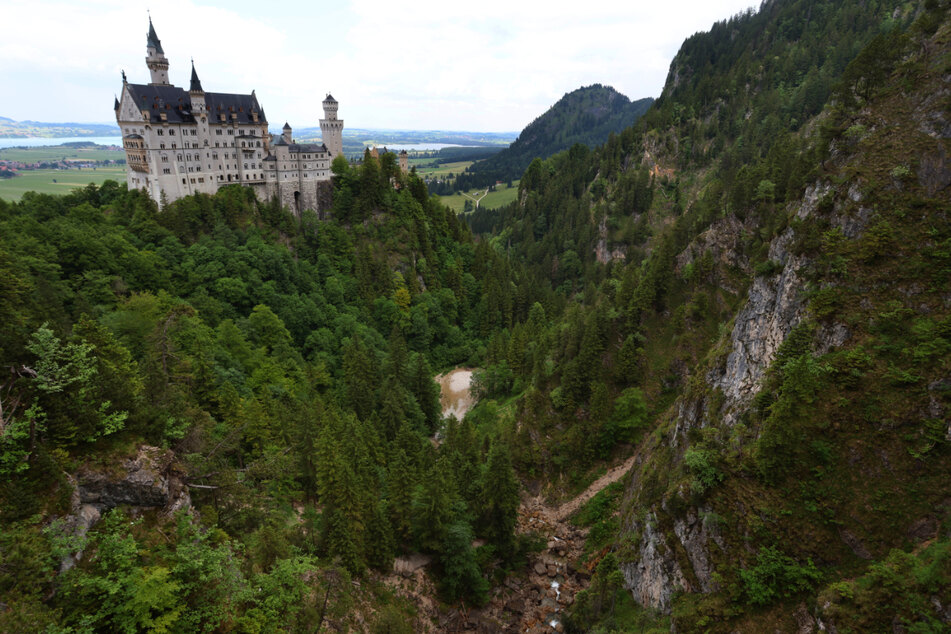 Das Schloss Neuschwanstein zählt zu den bekanntesten und meistbesuchten Touristenmagneten in der Bundesrepublik.