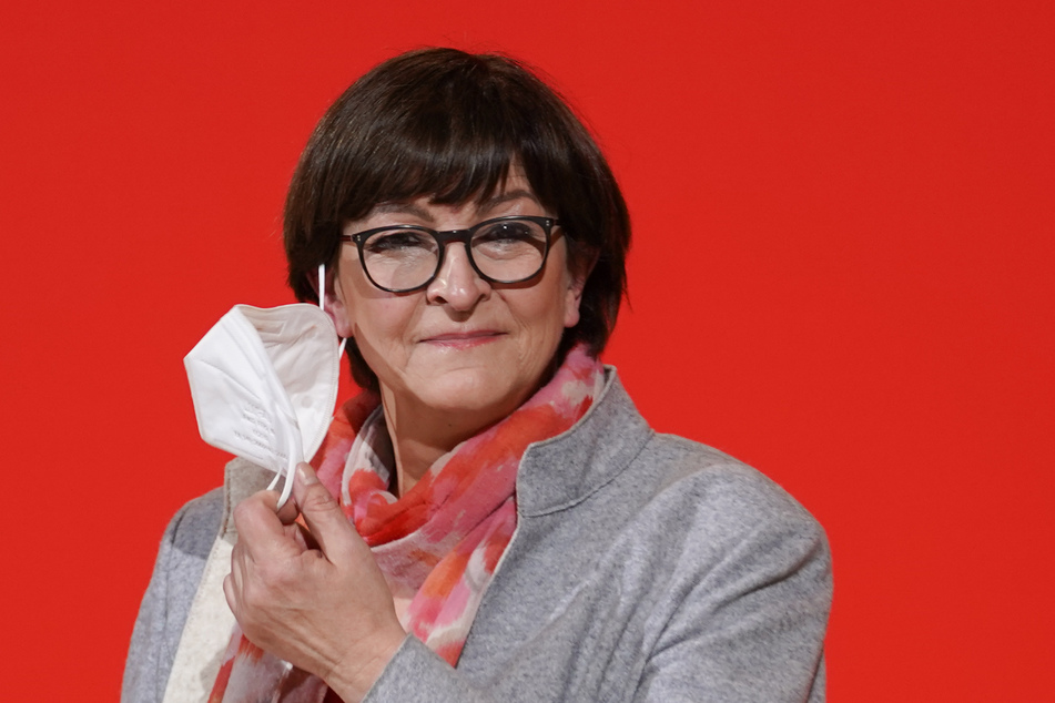 Saskia Esken (59) weist daraufhin, dass ab einer 100er-Inzidenz die Corona-Notbremse greifen sollte.