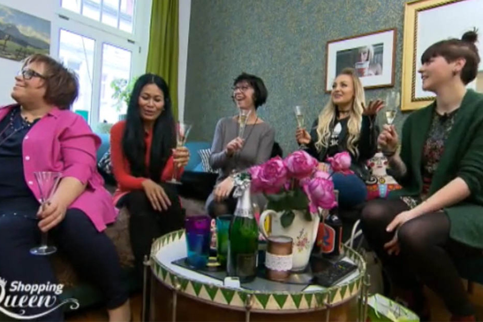 Die Leipziger Kandidatinnen Friedruhn, Noria, Heike, Irina und Jennifer (v.l.n.r.) freuten sich über ihr Motto "Fashion Lover - Sei der Hingucker in deiner neuen Sommerjacke!"