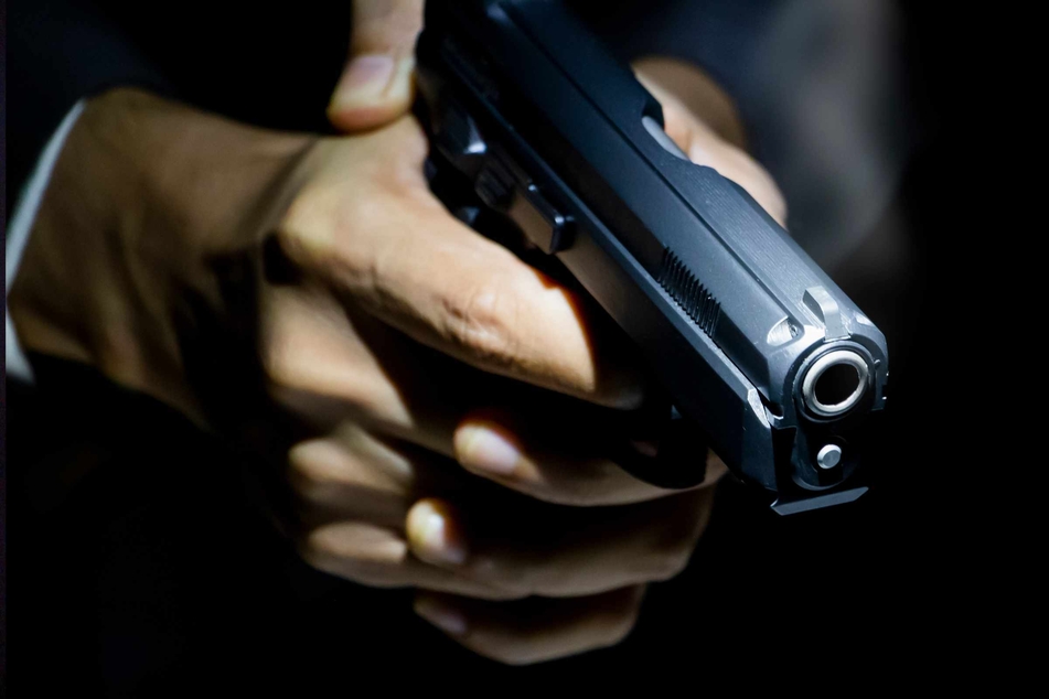 In Australien wurde ein Polizist verurteilt, nachdem er seine Waffe auf einen anderen Polizisten gerichtet hatte und ihm dann drohte, ihn zu erschießen. (Symbolbild)