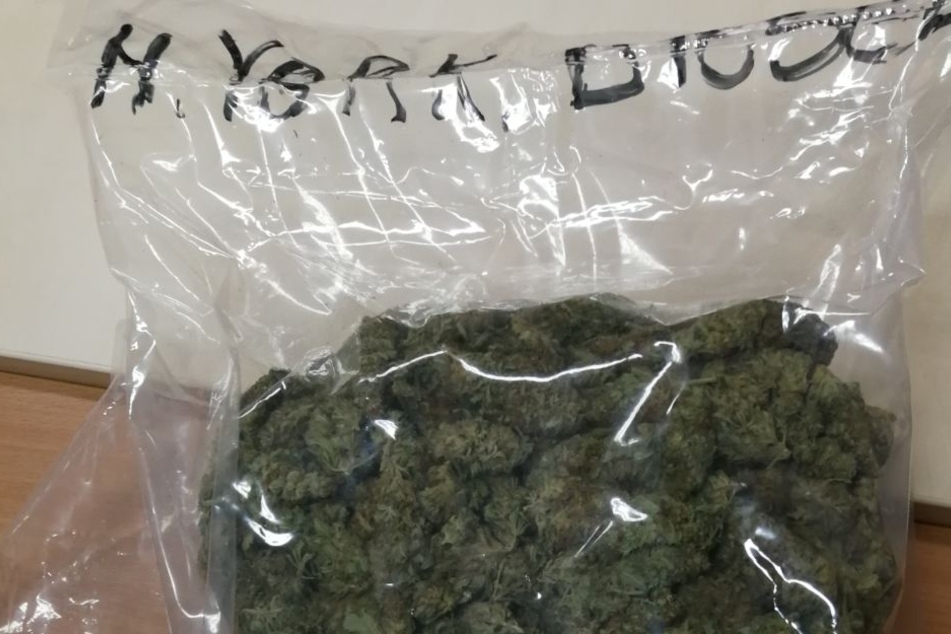 In der Tüte befand sich ein Kilogramm Marihuana.