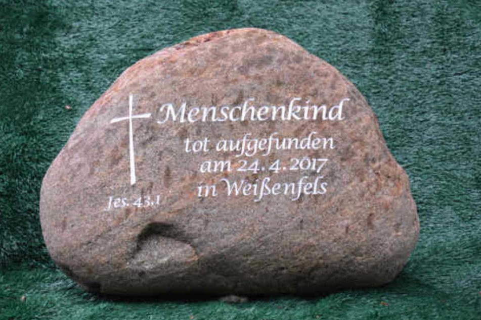Das tote Baby wurde im April 2017 in einem Garten in Weißenfels (Sachsen-Anhalt) gefunden. Die Mutter ist noch immer nicht gefunden.