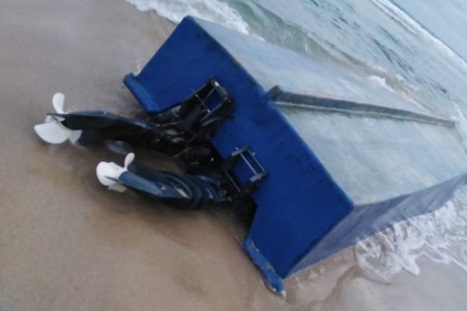 Das Boot sei bei schlechtem Wetter im Atlantik gekentert.