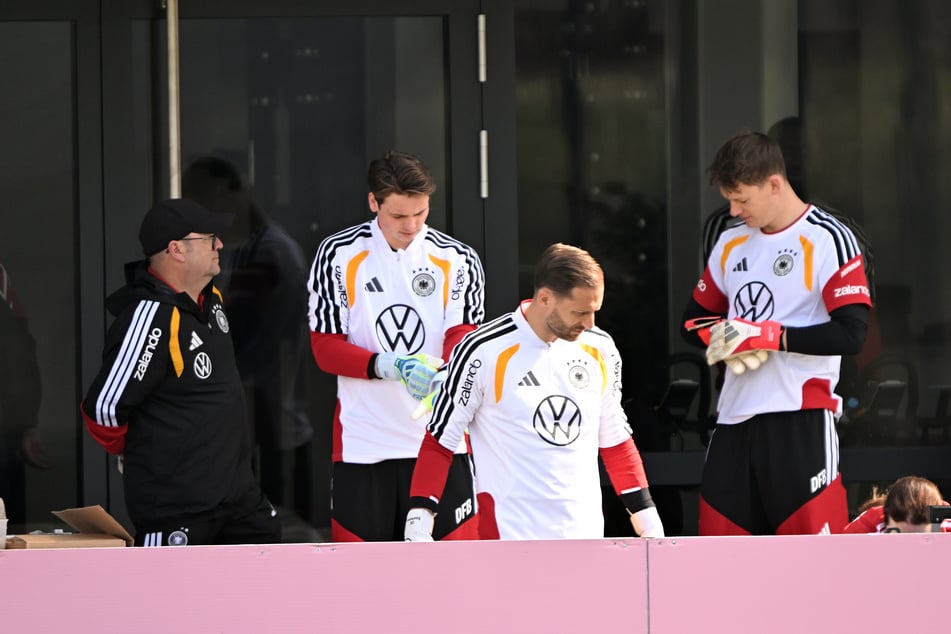 Jonas Urbig (2.v.l.), Oliver Baumann (2.v.r.) und Alexander Nübel (r.) sind offenbar alle in den USA dabei - allerdings keiner von ihnen als Nummer eins.