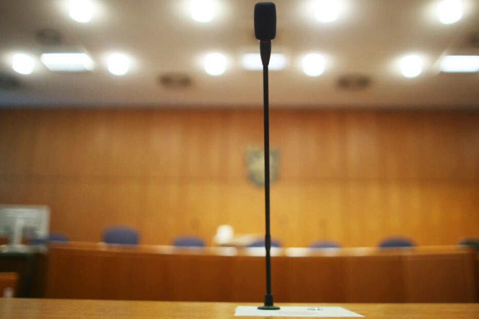 Die Schwurgerichtskammer hat vorerst drei weitere Verhandlungstage bis Mitte Februar angesetzt.