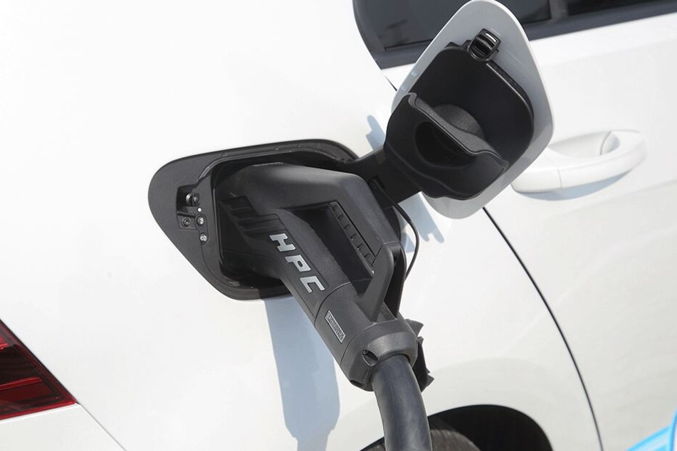 Die megaschnellen Ladestationen sind für jedes E-Auto geeignet.