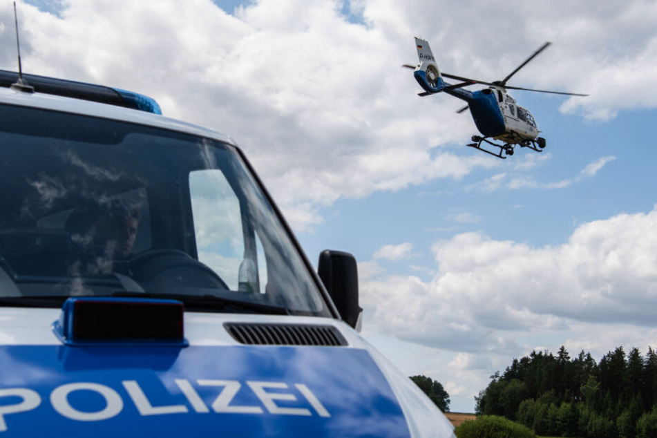 Die Polizei setzte unter anderem einen Hubschrauber ein. (Symbolbild)