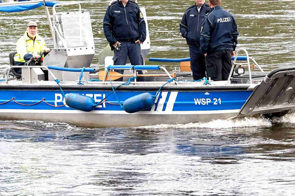 In der Elbe fand die Polizei einen Toten (Symbolbild).