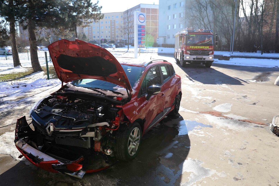 Der Passant hatte das verbeulte Auto und den auffälligen Fahrstil bemerkt und den Zündschlüssel abgezogen.