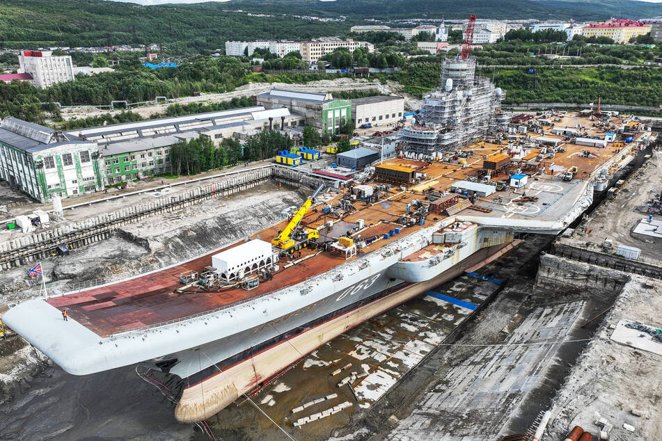 Während der Instandsetzung im Hafen von Murmansk brachen mehrfach Brände auf dem Flugzeugträger aus. (Archivbild)