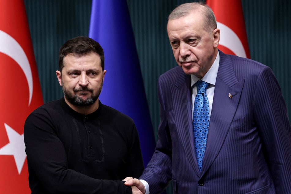 Turkey's President Recep Tayyip Erdogan met with Ukraine's President Volodymyr Zelensky (l.) on Tuesday.