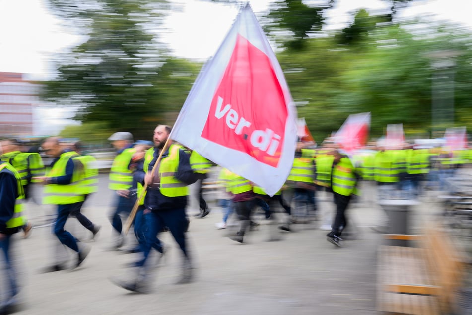 Ab Dienstag sind in der Metall- und Elektroindustrie wieder Warnstreiks möglich - auch Sachsen-Anhalts Beschäftigte beteiligen sich. (Symbolbild)