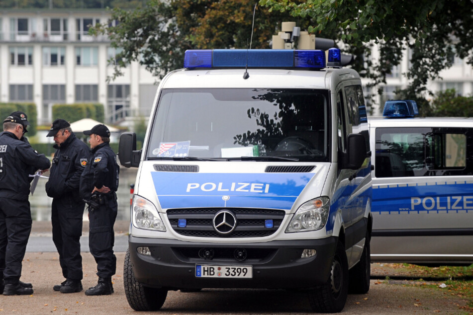Grossfamilien Eskalieren Frau Von Auto Mitgeschleift Polizist Geschlagen 24