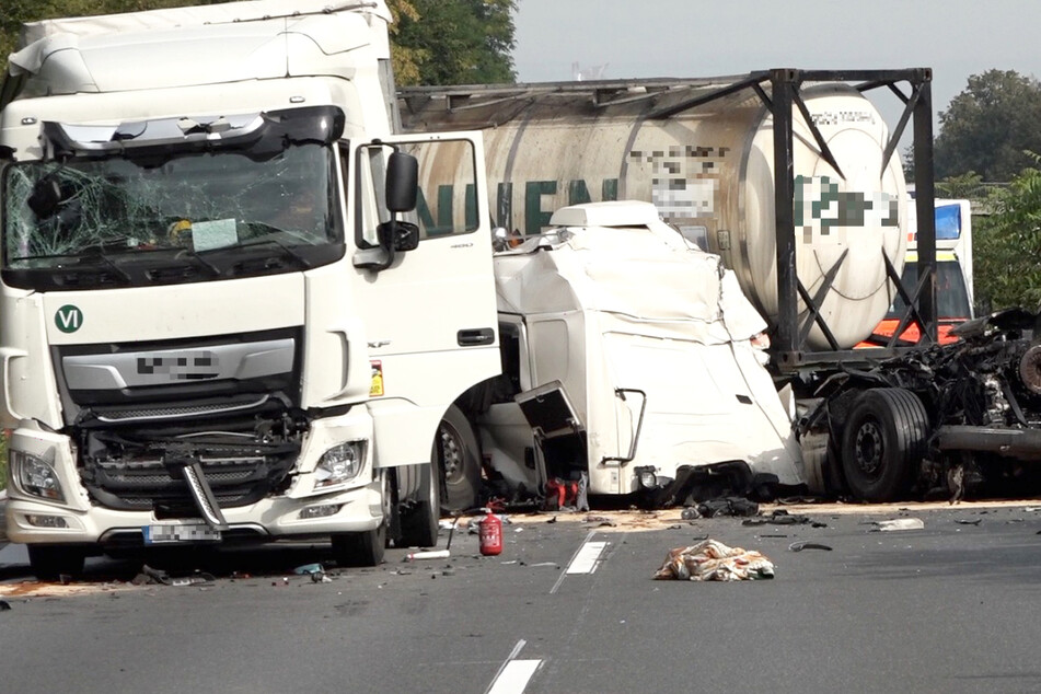Auf der A67 bei Einhausen in Südhessen kam es am Dienstagmorgen zu einem schweren Lastwagen-Unfall.