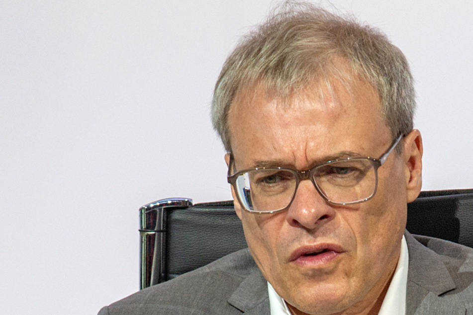 Abstiegsaussetzung, finanzielle Entschädigung oder ... - DFL-Vizepräsident Peter Peters fragt sich, was Dynamo letztendlich genau erreichen will.