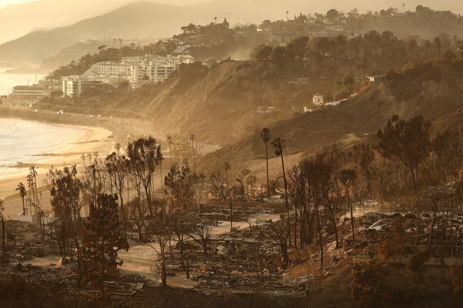 The largest of the Los Angeles fires spread toward previously untouched neighborhoods Saturday, forcing new evacuations and dimming hopes that the disaster was coming under control.