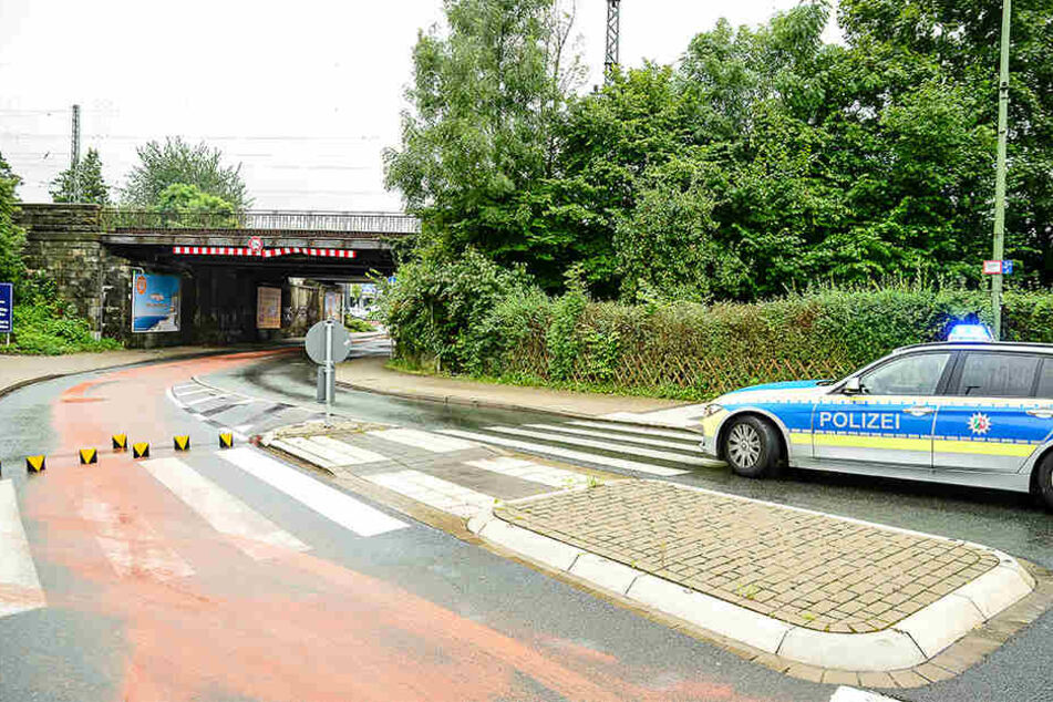 Die Polizei sperrte die Straße.