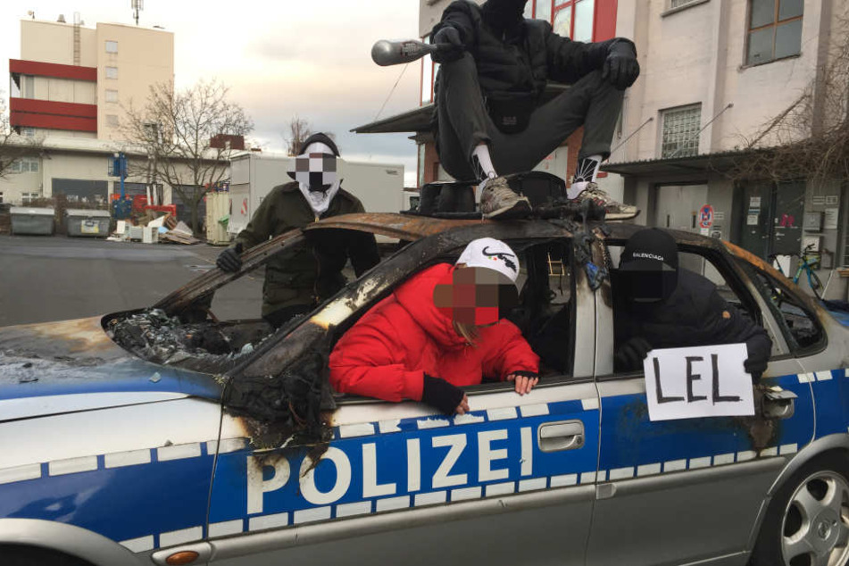 Die Künstlervereinigung Frankfurter Hauptschule mit ihrem "Kunstprojekt"