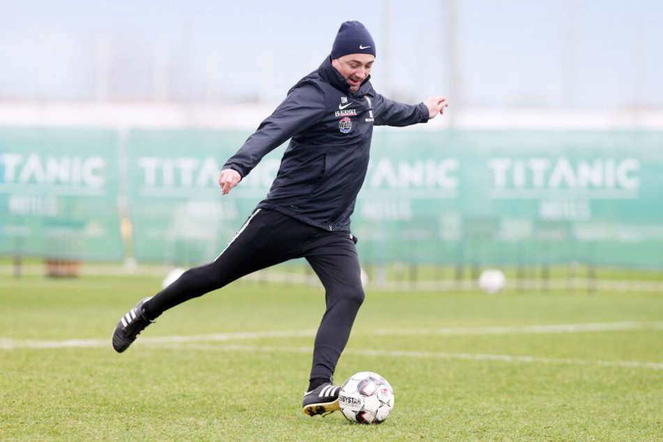 Mittlerweile drischt Daniel Meyer locker und gelöst gegen das Leder, weil er weiß: Sein Team ist stabil.