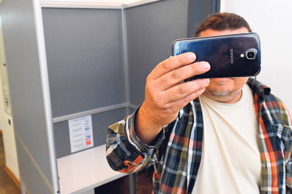 Wahl-Selfies sind bei Bundestagswahlen ab sofort tabu. Das Kreuzchen ist
Privatsache.