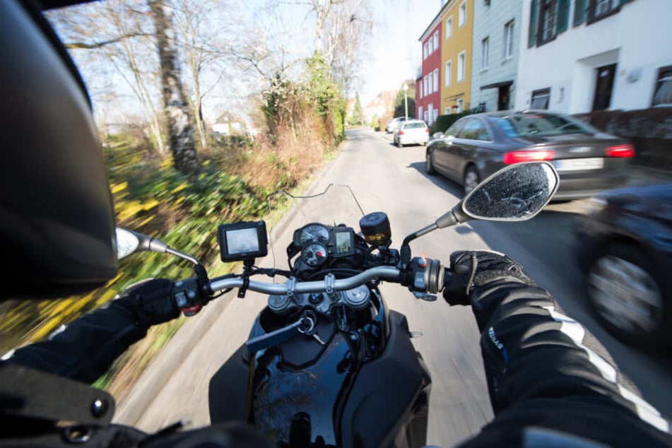 Zwei Motorradfahrer gaben in Mittelfranken mehr Gas als nötig und flüchtetet anschließend vor der Polizei. (Symbolbild)