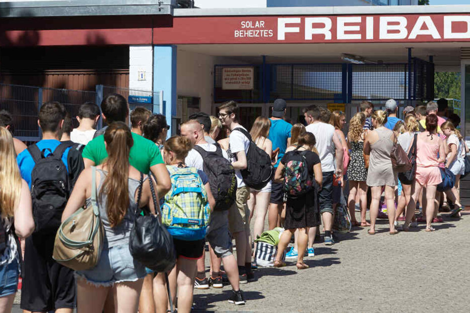 Das Freibad "Am Rosenberg" in Bad Sobernheim wurde zwischenzeitlich wegen enormer Überfüllung geschlossen (Symbolbild).