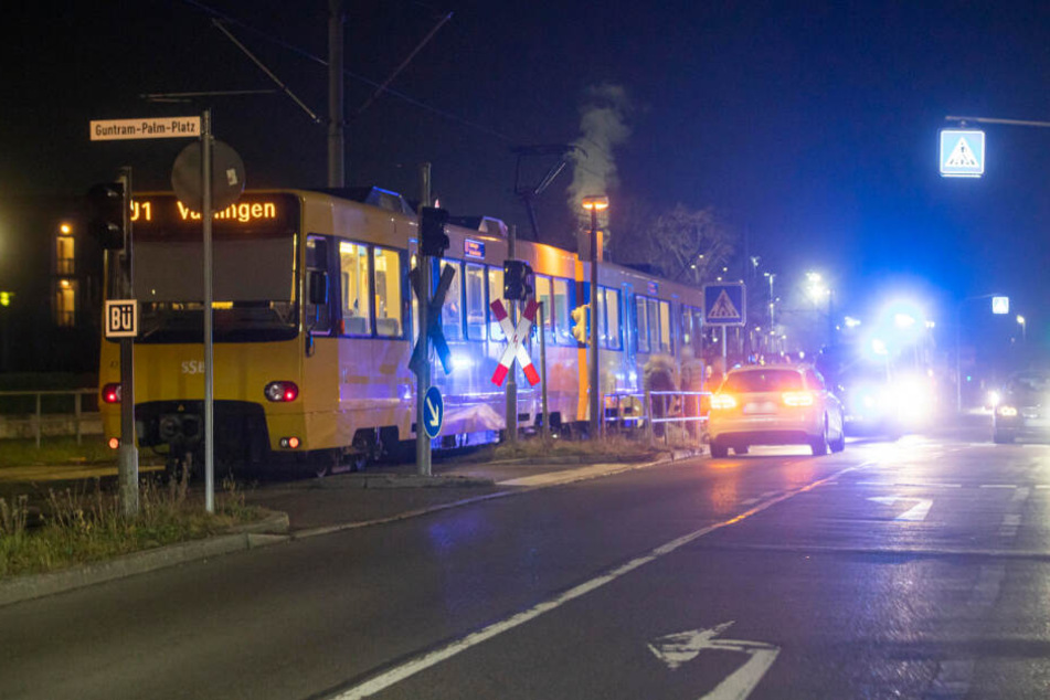 Der Unfall war der Polizei kurz vor 20 Uhr gemeldet worden.