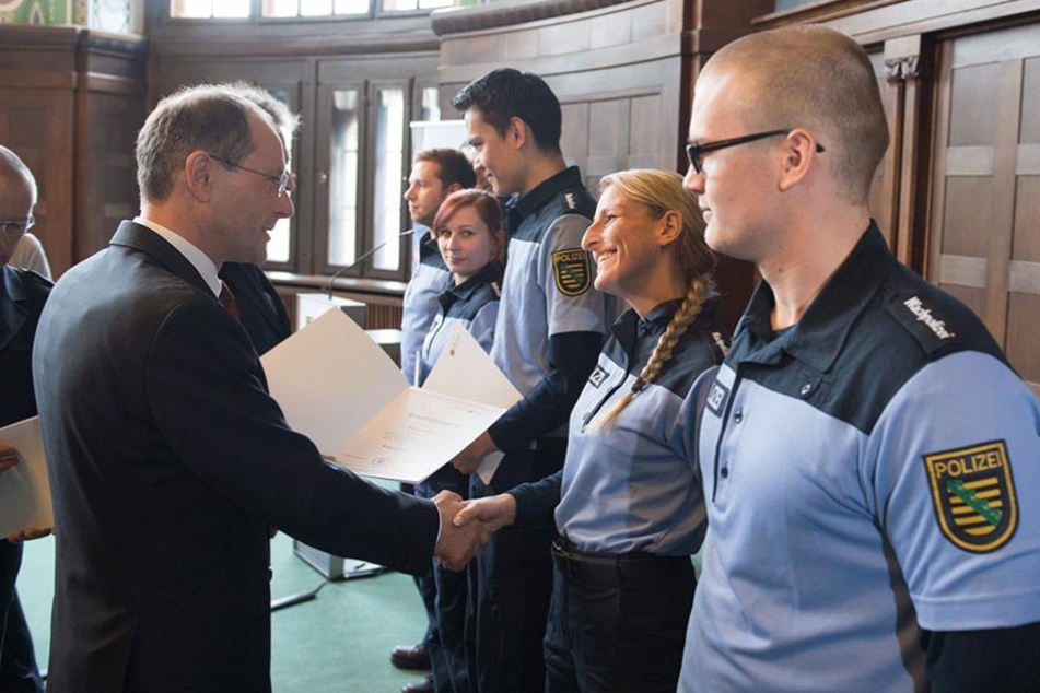 Die Wachpolizei hat sich bewährt, findet Innenminister Markus Ulbig (52, CDU).