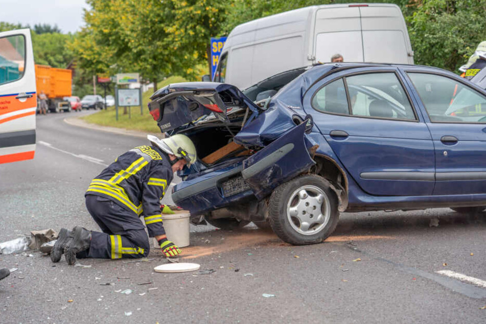 Die Feuerwehr musste sich darum kümmern, den Schaden zu beseitigen.