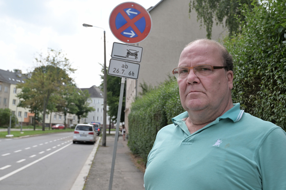 Für Anwohner Andreas Voigt (61) ist das Halteverbot eine Frage der Gesundheit.