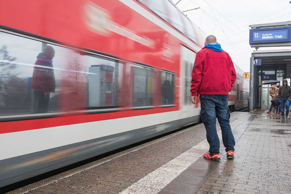 Im März wurde er auf die Gleise am Bahnhof Zschachwitz gestoßen. René J. (41) akzeptiert das verhängte Urteil gegen seine Peiniger nicht.