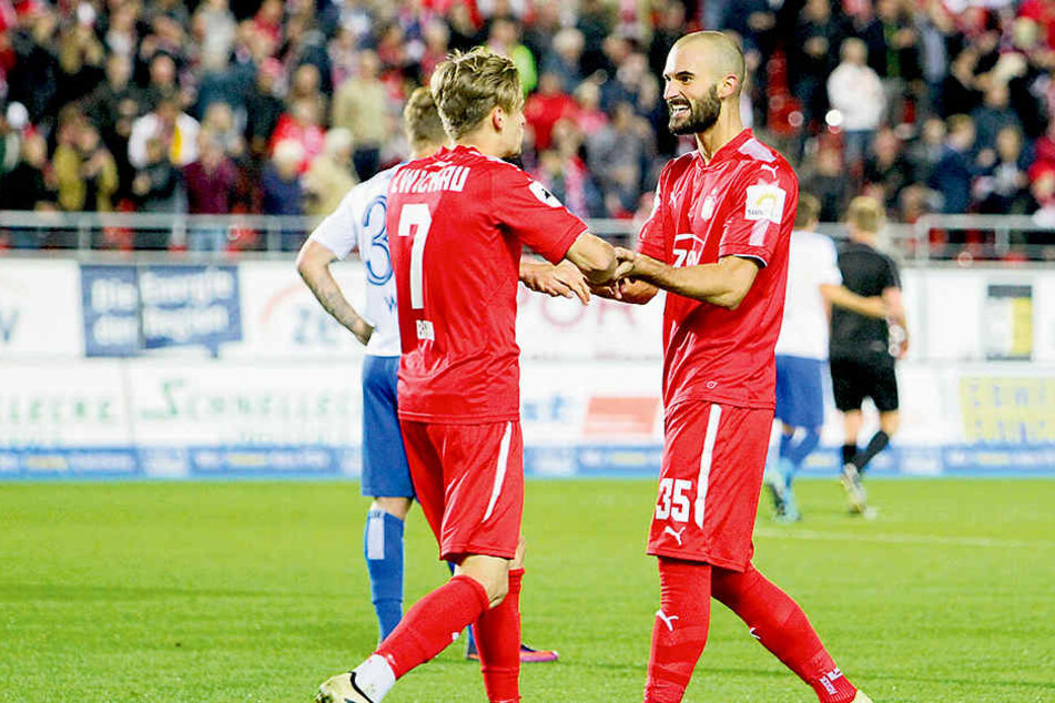 Zwei der Besten im FSV-Trikot - nicht nur gegen Großaspach: Bentley Baxter Bahn (l.) und Nico Antonitsch.