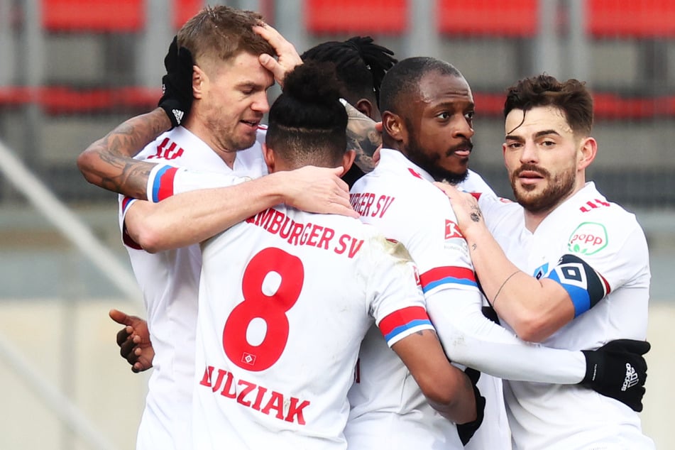 Die Hinrunde gegen Nürnberg ging dank Simon Terodde (links) 1:1 aus.