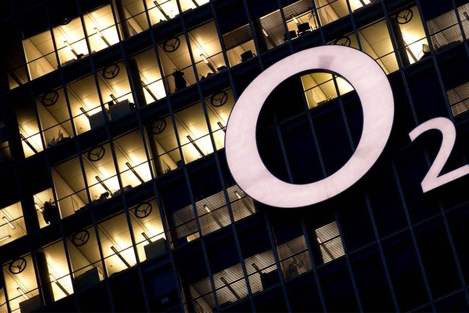 Gehen bei O2 bald die Lichter aus? Die Verzweiflung muss groß sein, wenn man seine Kunden bittet die Hotline nicht anzurufen...