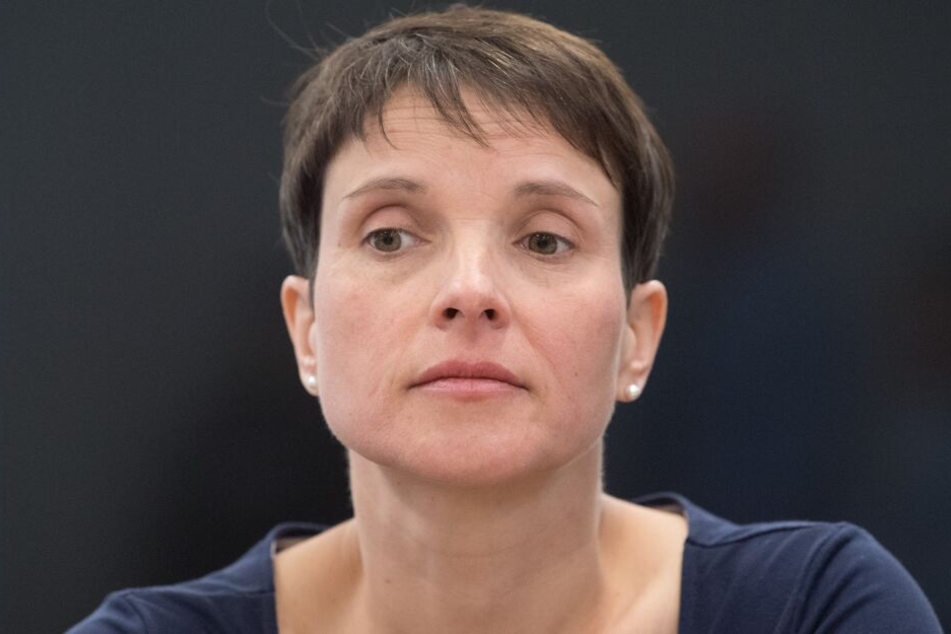 Petry war wegen Steuerhinterziehung und Subventionsbetruges angeklagt worden. Am heutigen Mittwoch fiel das Urteil. Die ehemalige AfD-Chefin wurde freigesprochen.