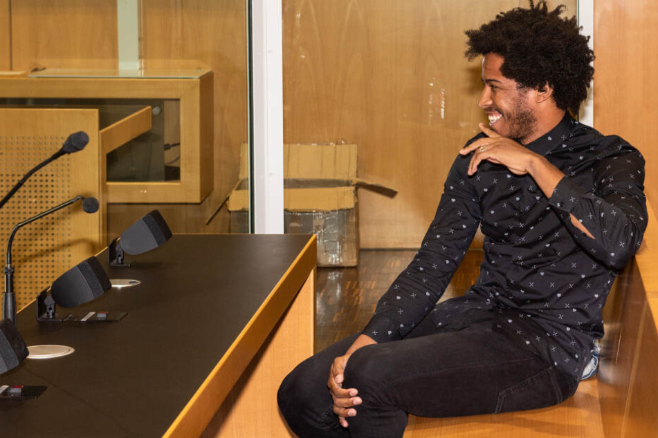 Caiuby da Silva (31) sitzt im Amtgericht auf der Anklagebank. Der Brasilianer soll im Mai 2018 in der Augsburger Innenstadt einem Mann einen Kopfstoß versetzt und das Opfer erheblich verletzt haben.