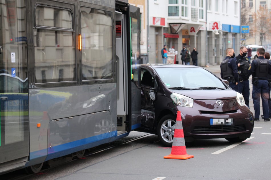 Auf der Riebeckstraße im Leipziger Osten ist es am Samstagmorgen zu einem Unfall gekommen.