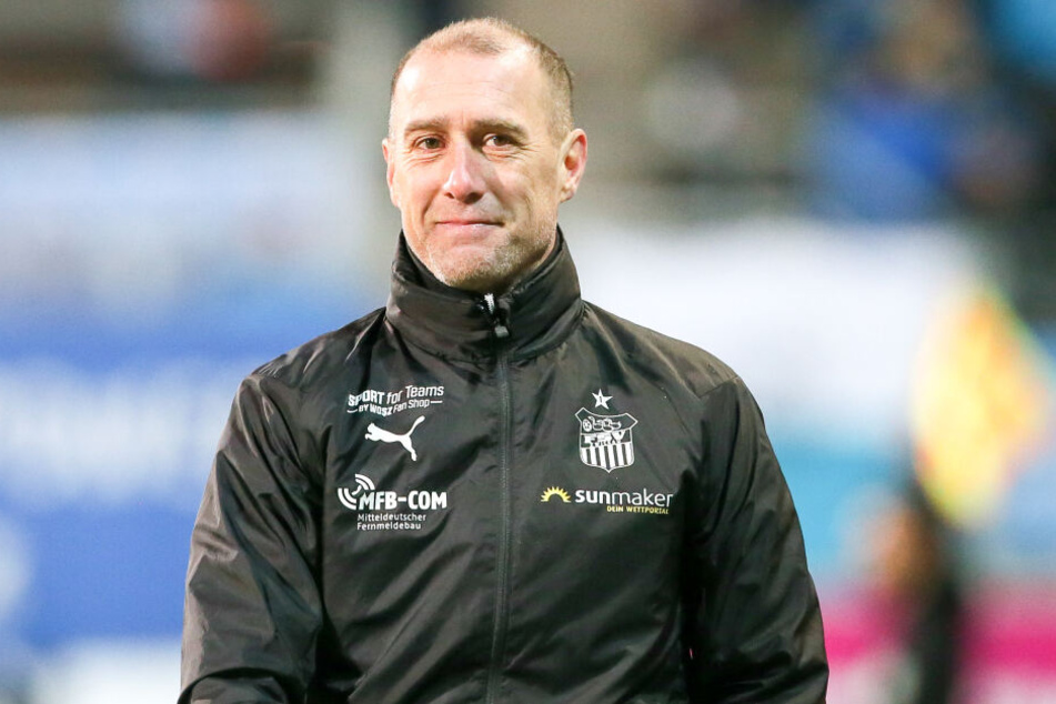 FSV-Coach Enochs hat Grund zur Freunde: Der DFB bestätigt die wirtschaftliche Leistungsfähigkeit der Schwäne (Archivbild).