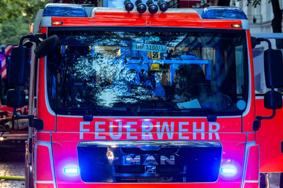 Die Feuerwehr musste zu einer brennenden Hundehütte ausrücken. (Archivbild)